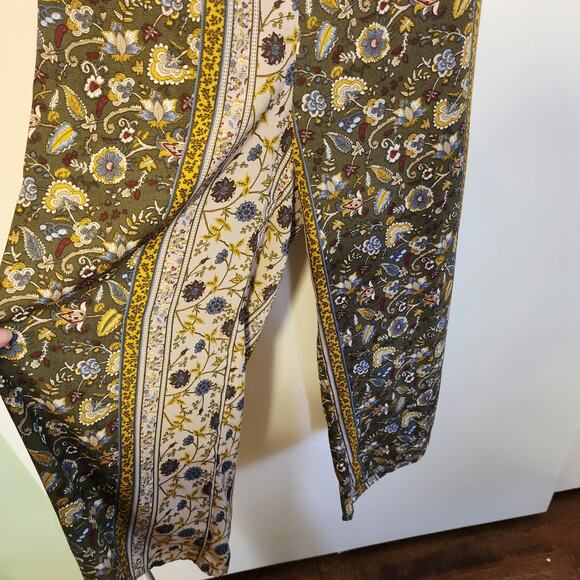 Floral Paisley Romper-Open Back, Lightweight, Perfect for Spring/Summer, Size S - Picture 5 of 9